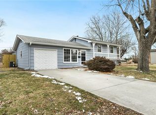 704 SW 7th St, Lees Summit, MO 64081