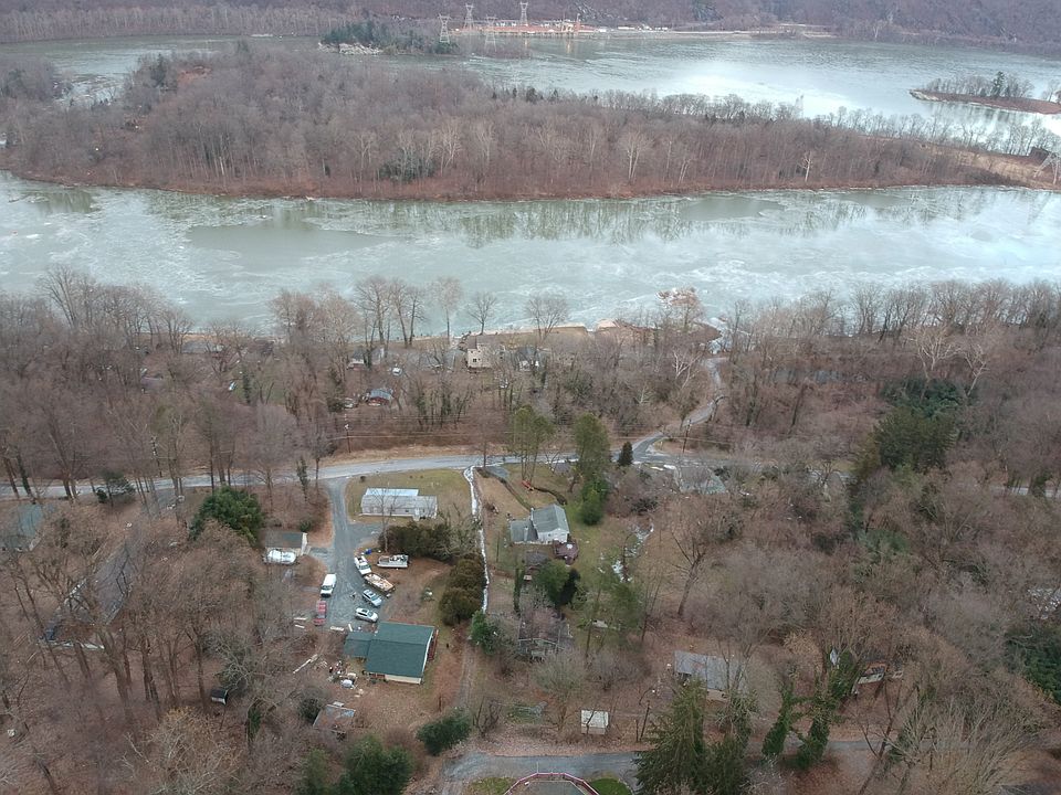 2nd image of 314 River Rd