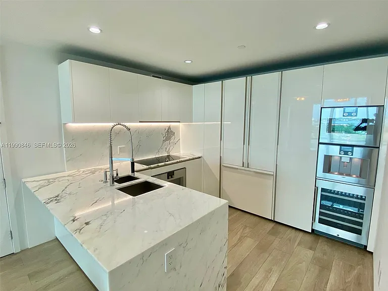 10203 Collins Ave #905 — Photo 7