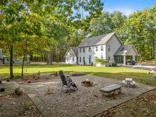 W9315 Givens Rd, Hortonville, WI 54944