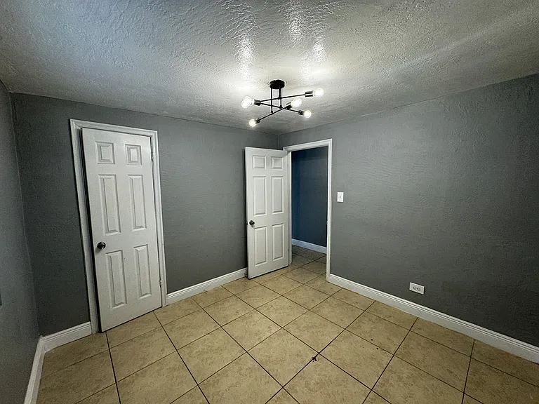 4017 SW 24th St #3 — Photo 9
