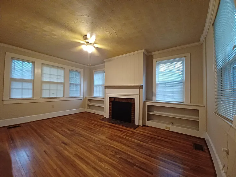 1104 White St — Photo 2