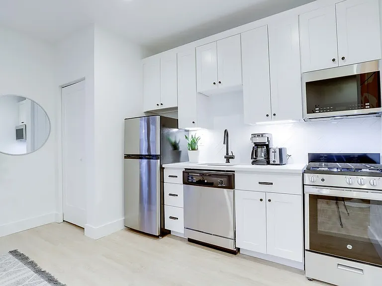 712 G St SE #203 — Photo 3