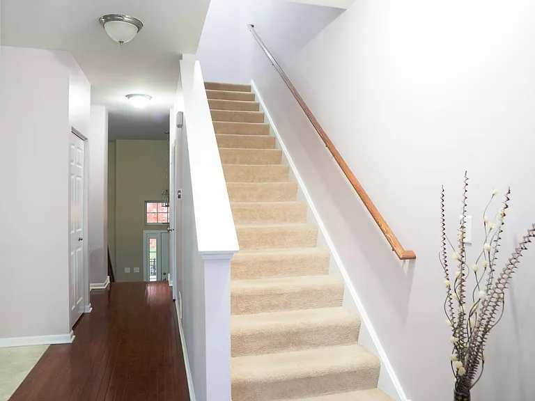 506 Grosvenor Ln — Photo 28