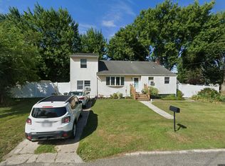 1 Dennis Dr, Ronkonkoma, NY 11779