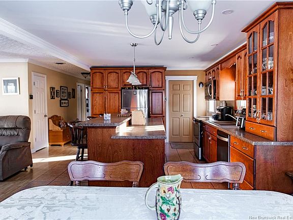 4th image of 343 Estey Rd