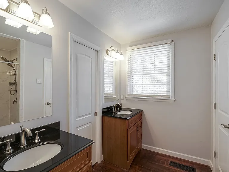 1150 Waller Rd — Photo 7