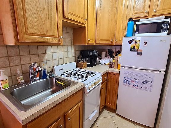 4th image of 330 W 76th St APT 5b