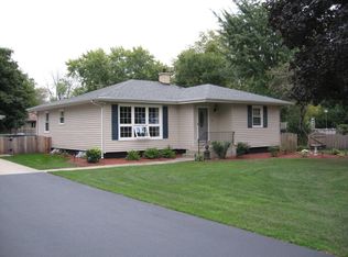 208 Greenview Cir, Joliet, IL 60435