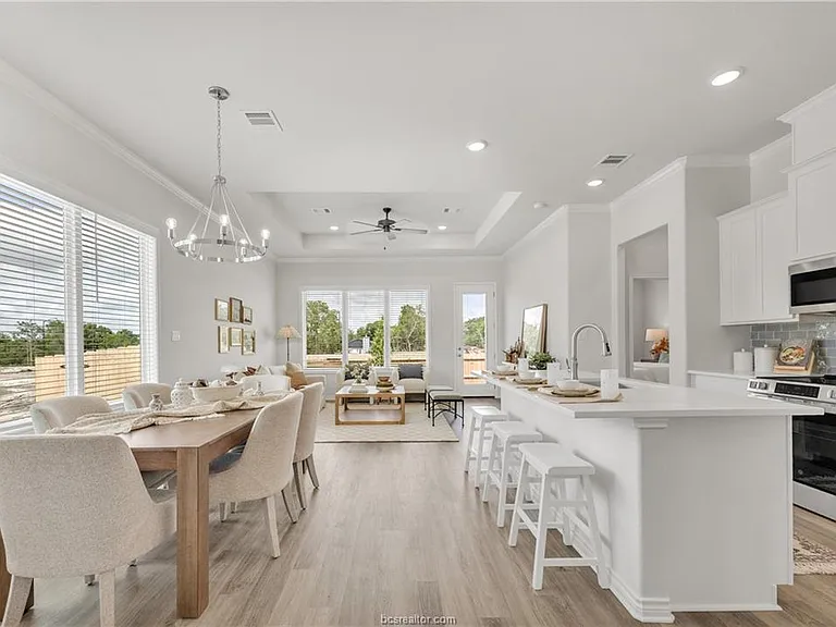 2545 Leyla Ln — Photo 3