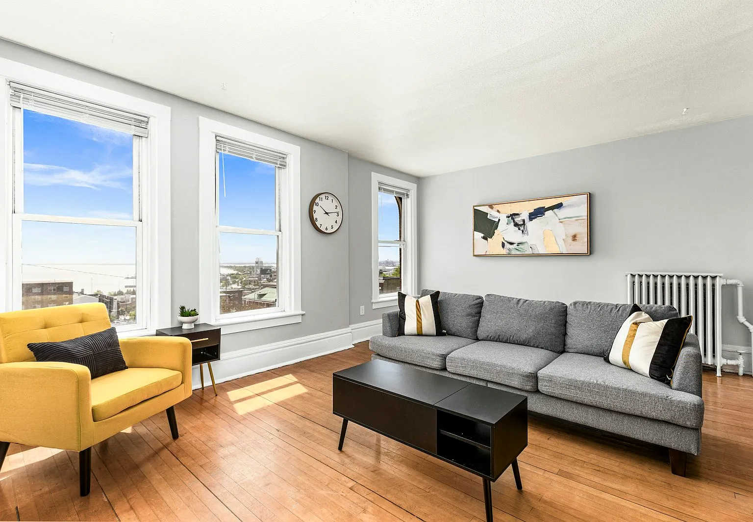 209 East 3rd Street, Unit 211 Upper — Photo 1