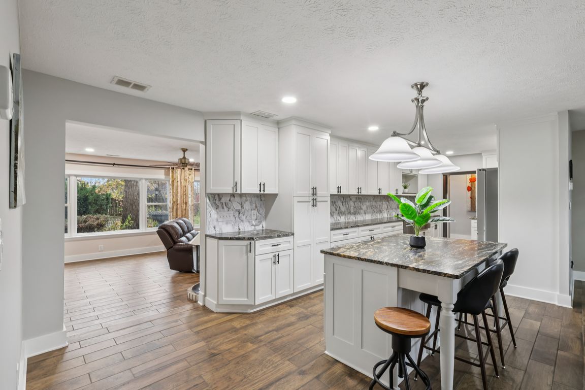 next background image