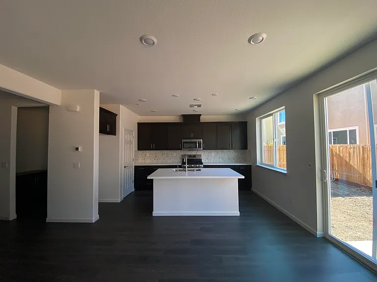 945 Fruit Stand Cir — Photo 3