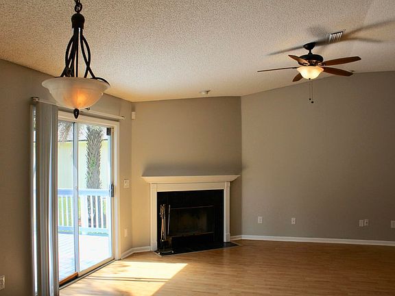4th image of 1626 Crabapple Cove Ct N