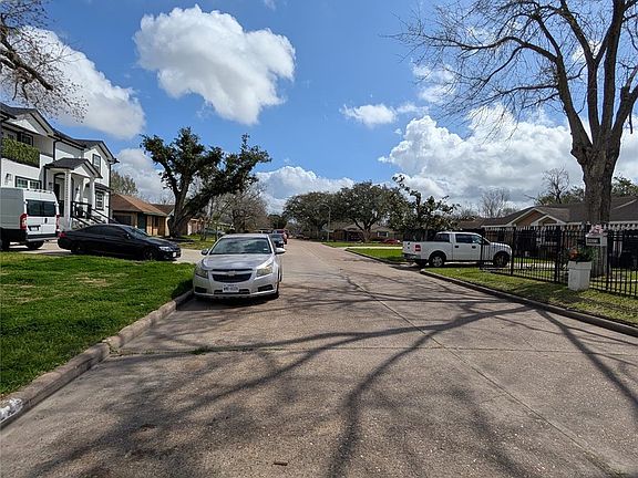 2nd image of 4822 Dalmatian Dr