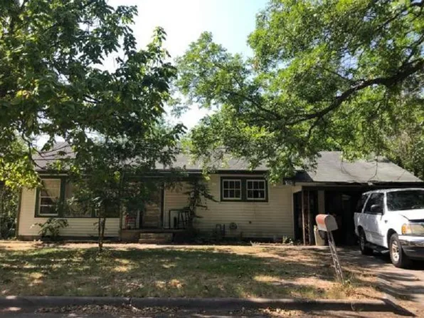 901 Fisher St, Taylor, TX 76574