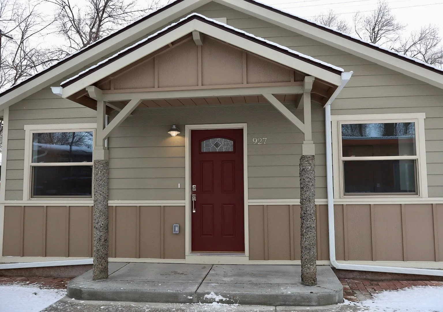 Adorable 2 bed 1 bath available near hospitals — Photo 1