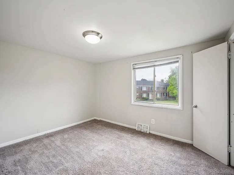 Franklin Village Apartments — Photo 18