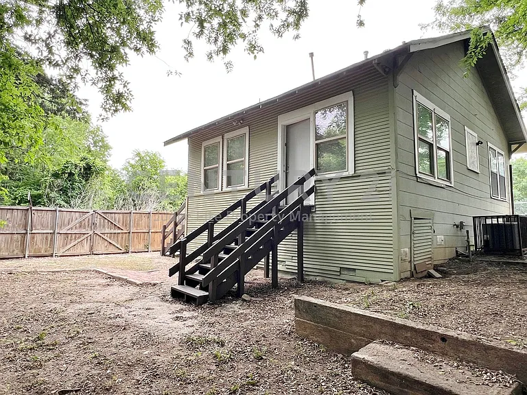 607 Woodbine Ave — Photo 8