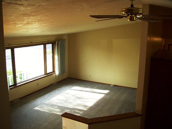 2nd image of 358 N 18th Pl