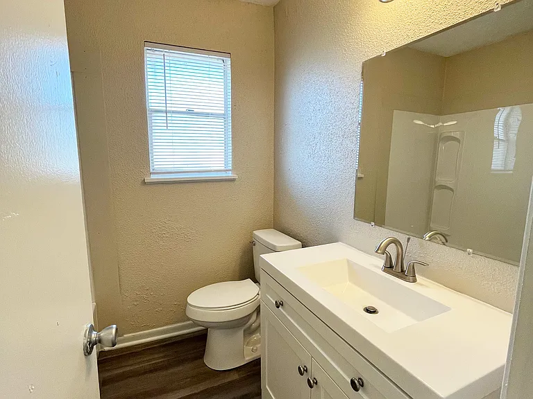 Anderson Point Apartments — Photo 24
