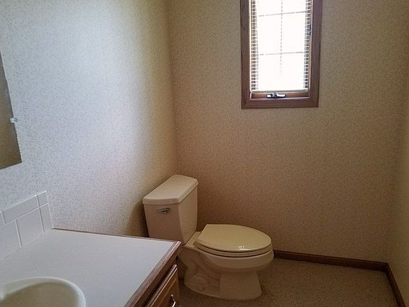 5th image of 17 W Shadybrook Dr