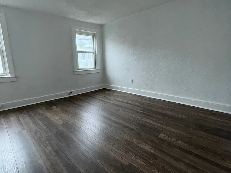 225 Home Ave — Photo 15
