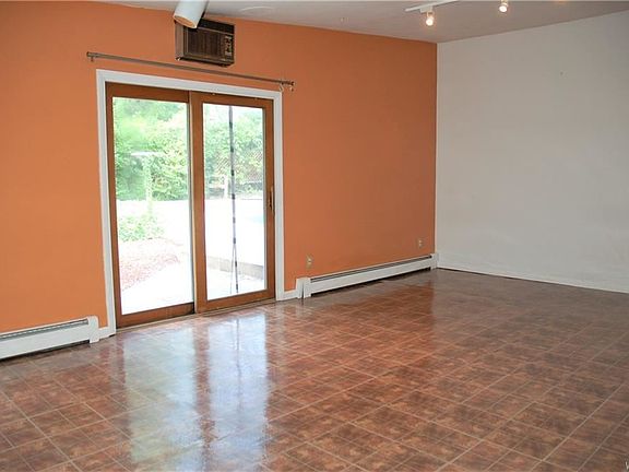 5th image of 151 Millbrook Dr