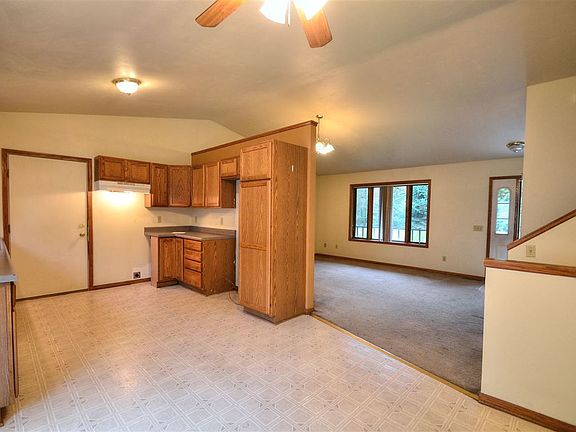 3rd image of 42 Braeger Dr