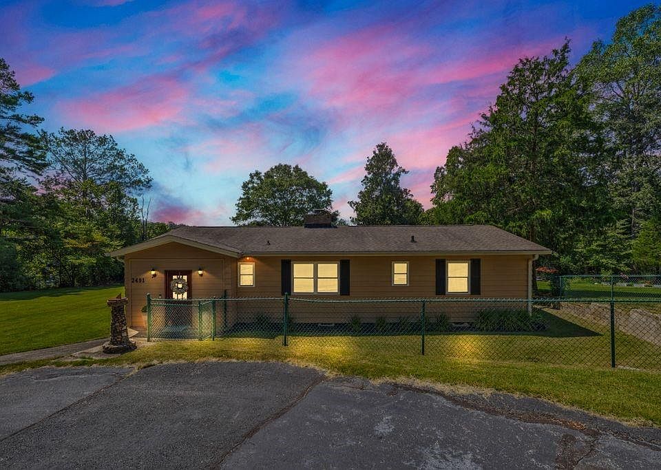 1st image of 2491 Lakeshore Dr NE