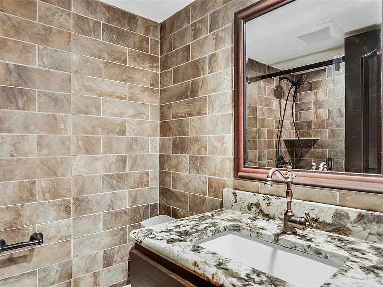 4900 Balcones Dr — Photo 35