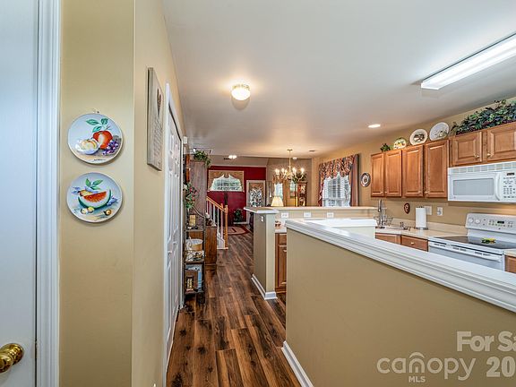 2nd image of 1683 Alpine Ridge Pl