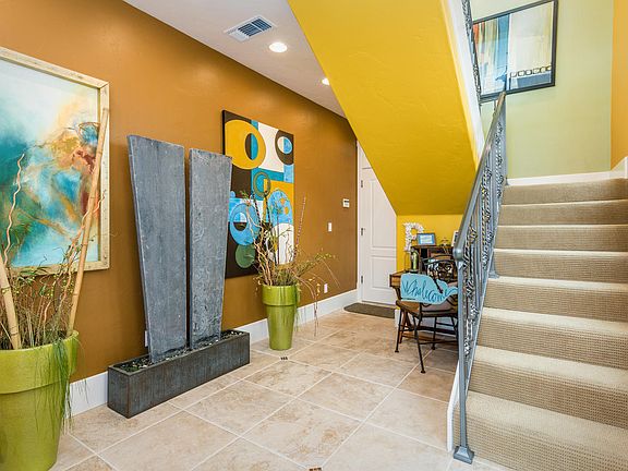3rd image of 325 Juanita Ave