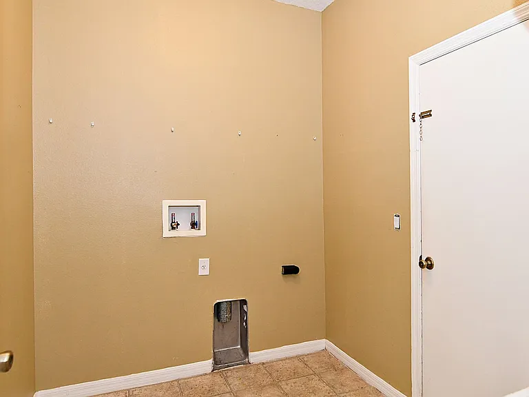 48 Pickering Dr — Photo 32