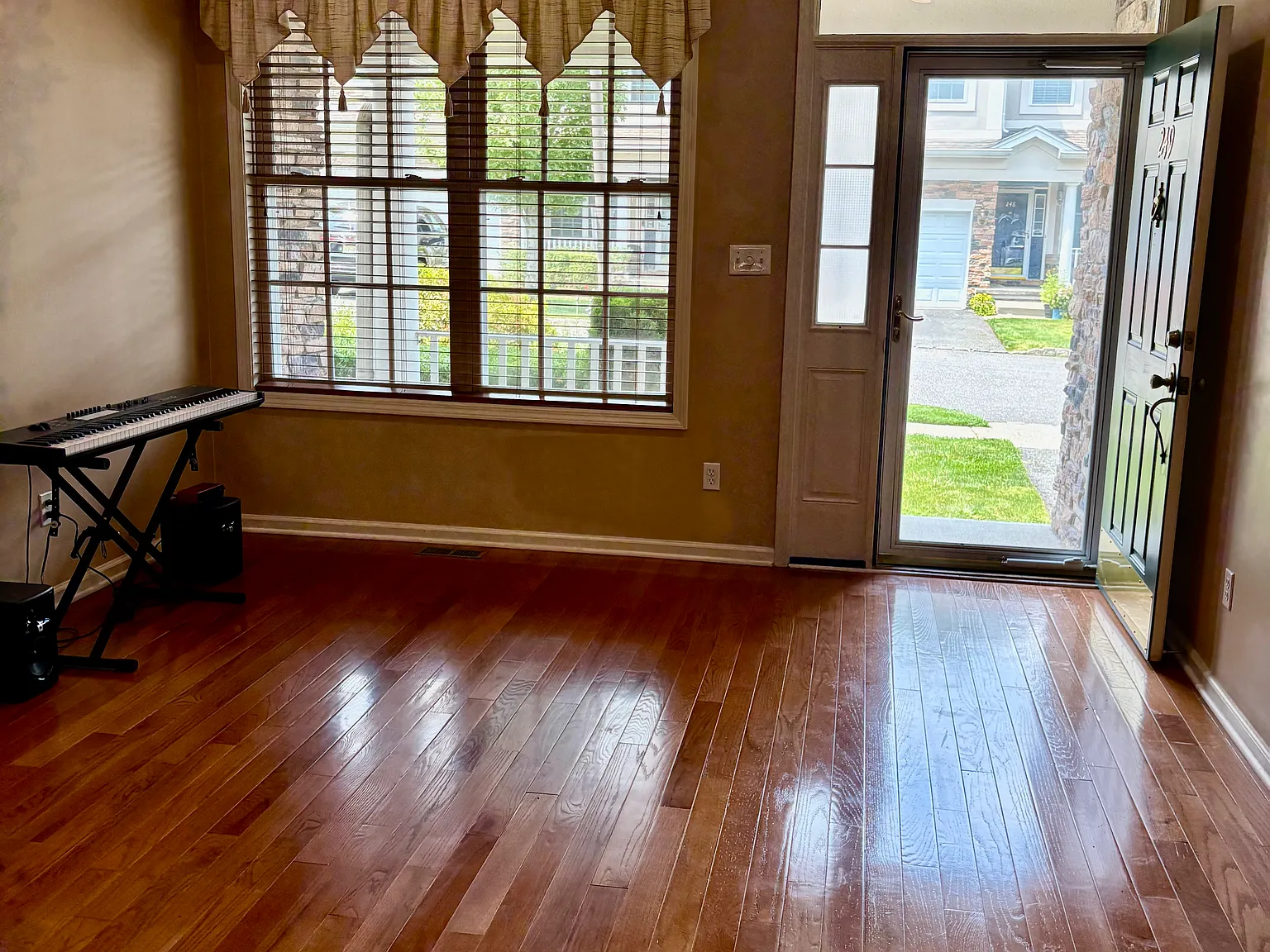 3 bed, 2.5 bath, 2146 sqft, $4,250 — Photo 3