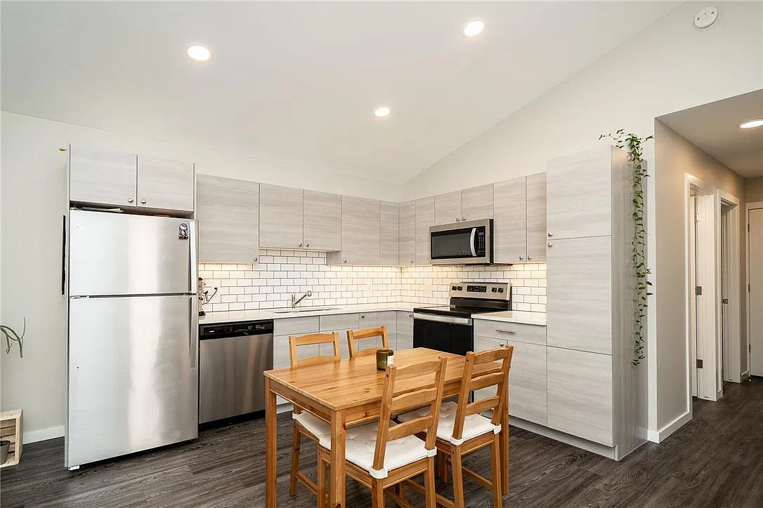 397 Horace Street - 2 (upper unit) — Photo 4