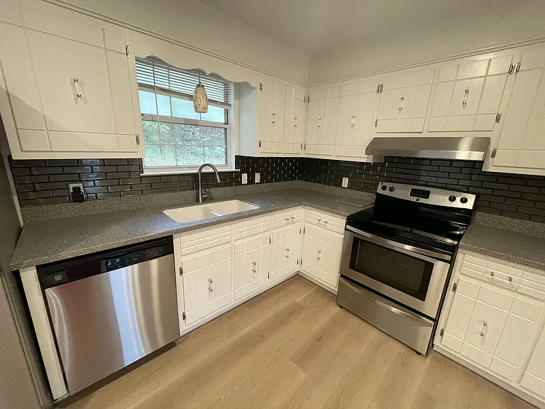 1936 Ashmore Ave — Photo 12