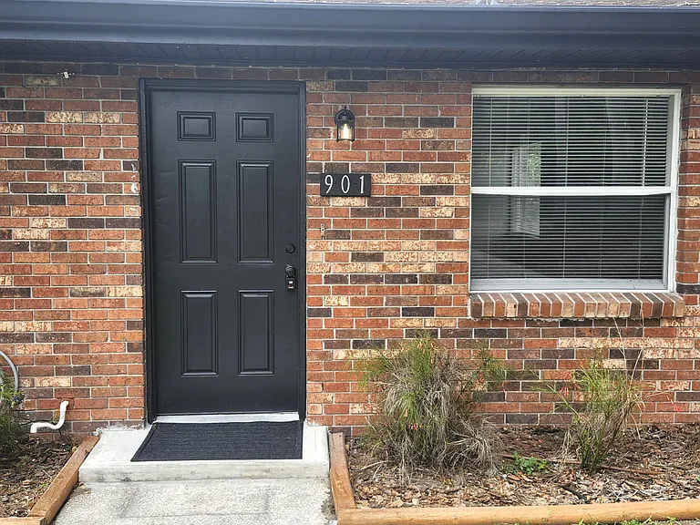 901 S Taylor Rd — Photo 2