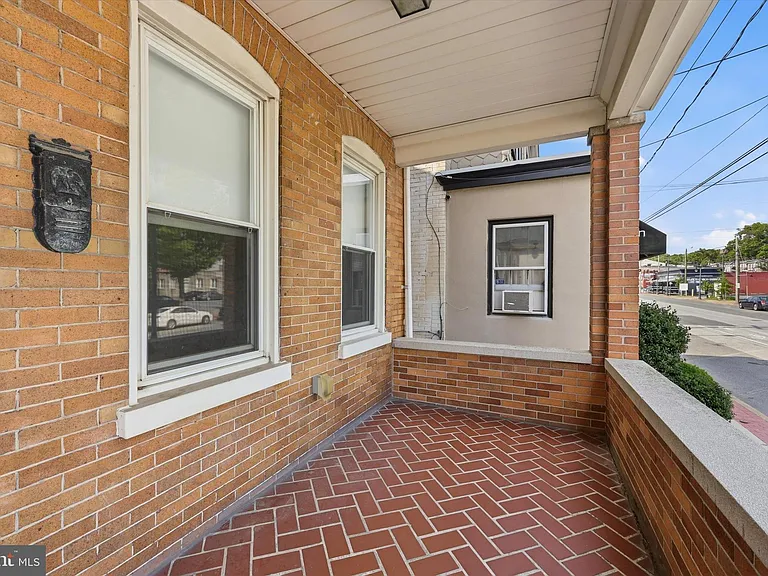 832 N Union St — Photo 2