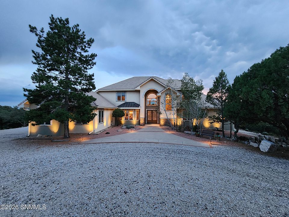 1st image of 10 Oxbow Dr