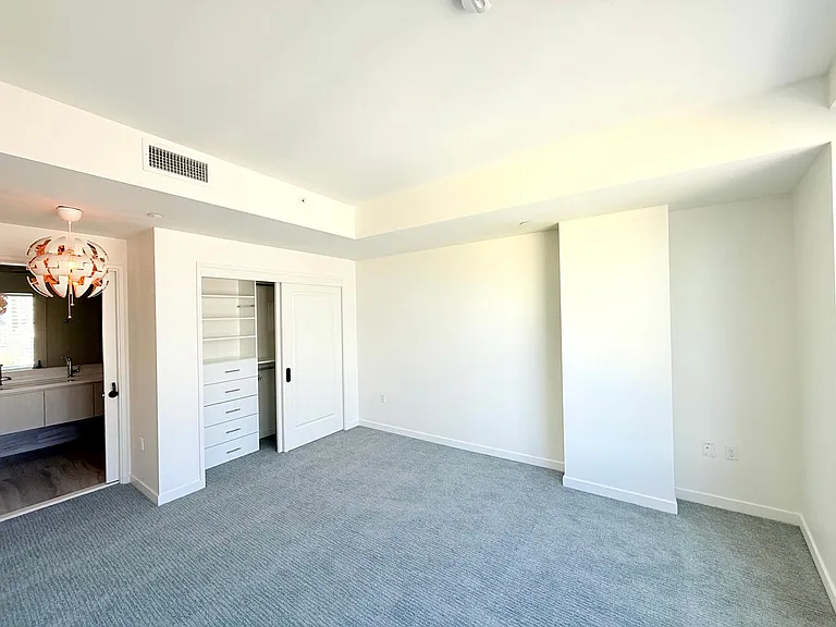 1050 S Grand Ave #1404 — Photo 10