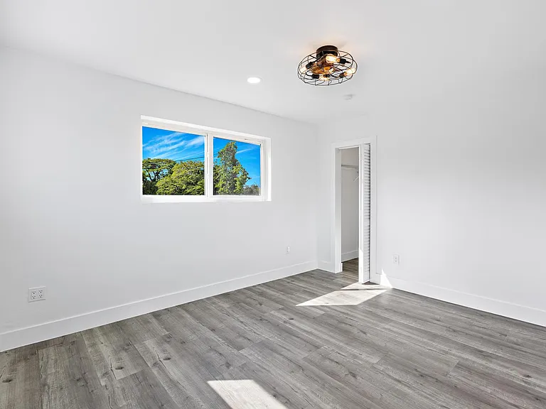 7600 N Miami Ave — Photo 32