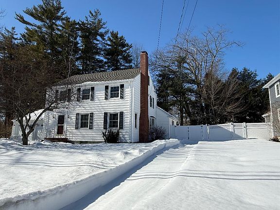 2nd image of 40 Fall Lane