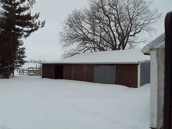 5th image of 2700 E Bever Dr