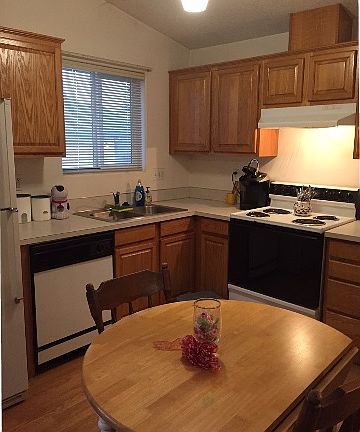 4th image of 6201 SE Luna Way