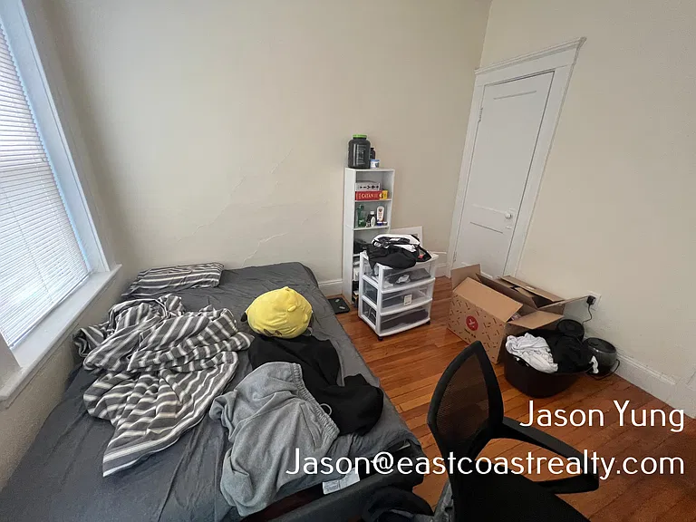 27 Queensberry St #10 — Photo 3