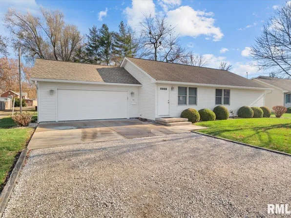 112 N Finis St, Virden, IL 62690