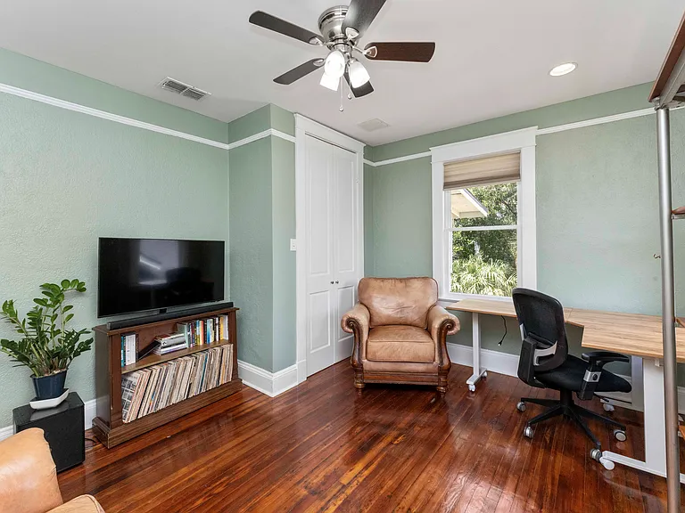 2647 Forbes St — Photo 32