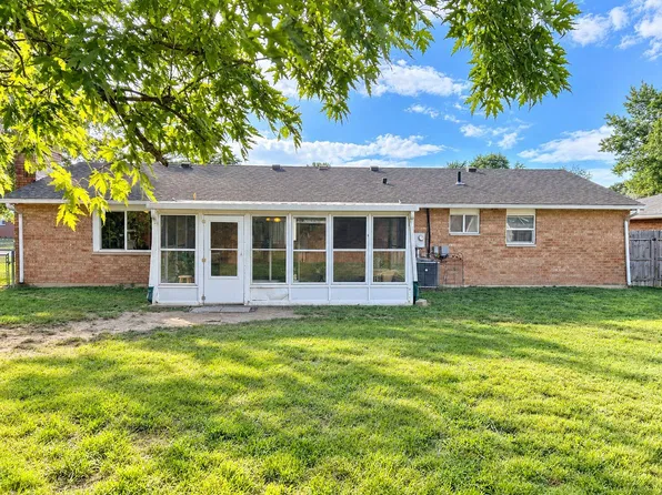 2403 New Castle Dr, Troy, OH 45373
