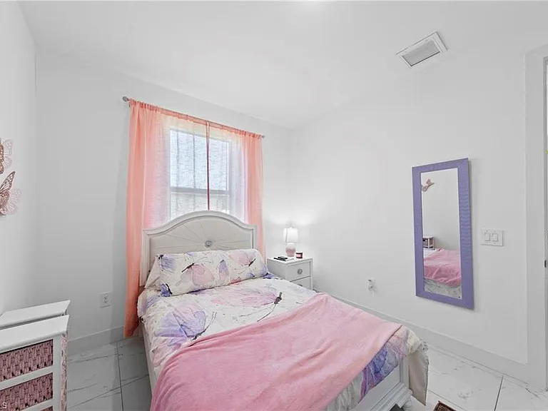907 Homestead Rd S — Photo 18